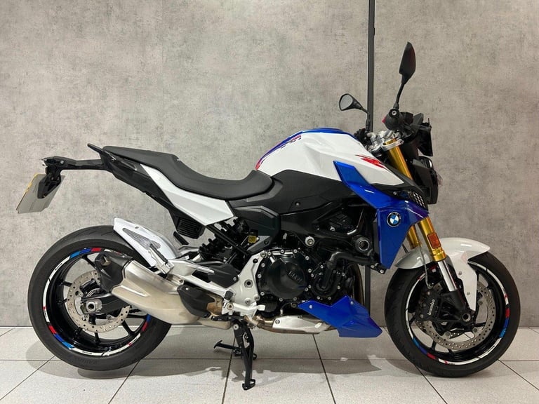 72/2022 BMW F900R Sport - 7106 miles - TRI-COLOUR!
