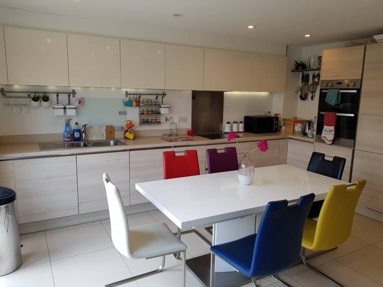 Executive Ensuite Room in Furnished House