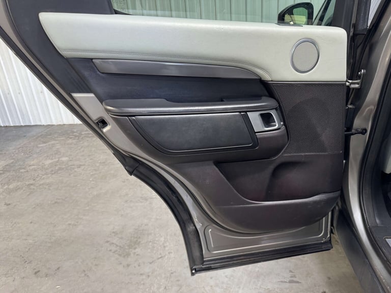 2017 Land Rover Discovery 3.0 Discovery Luxury HSE TD6 Auto 4WD 5dr SUV Diesel Automatic