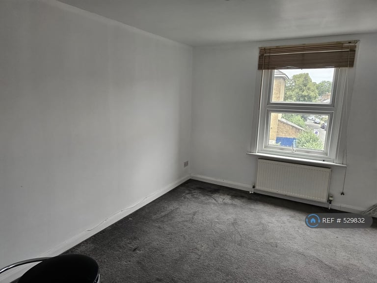 Studio flat in Lee High Road, London, SE13 (#529832)