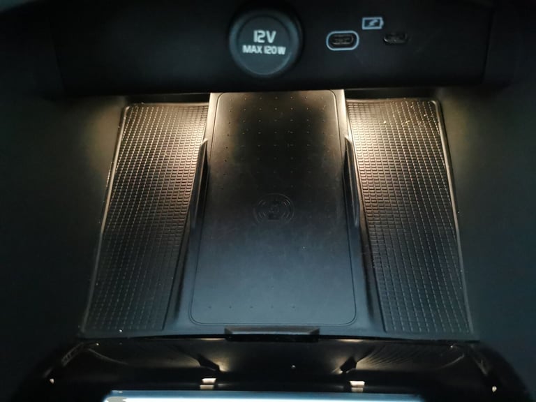 2022 Volvo XC40 2.0 B3P Plus Dark 5dr Auto ESTATE PETROL Automatic