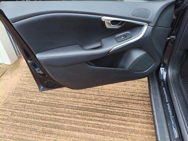 Volvo V40 D2 CROSS COUNTRY LUX