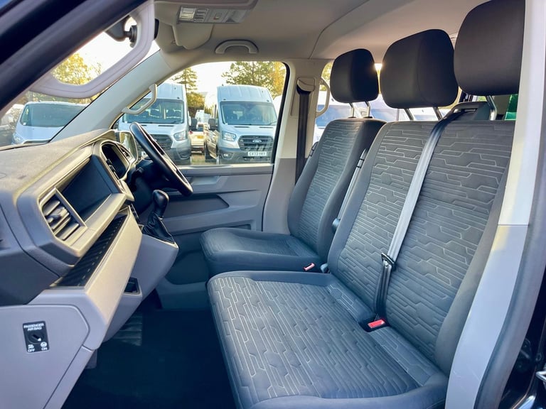 Volkswagen TRANSPORTER TDI 150 SHUTTLE SE LWB 9 SEAT MINIBUS DSG AUTO