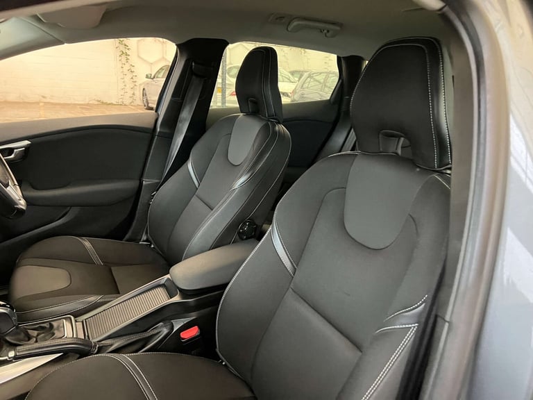 2018 Volvo V40 D3 [4 Cyl 150] Momentum Nav Plus 5dr Geartronic HATCHBACK DIESEL Automatic