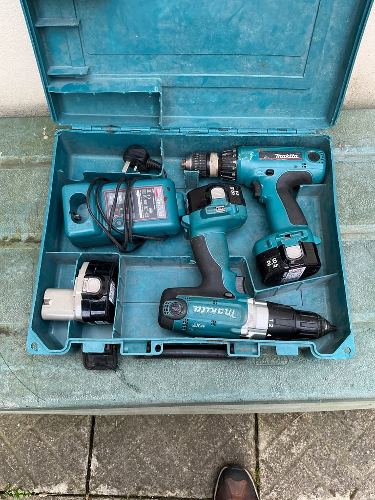 Makita two drill set 14.4v model 8434D hammer drill& model 6337D & charger & 3 batteries 