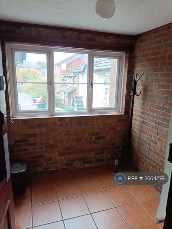 2 bedroom flat in Lindbergh Close, Newport, NP19 (2 bed) (#2664279)