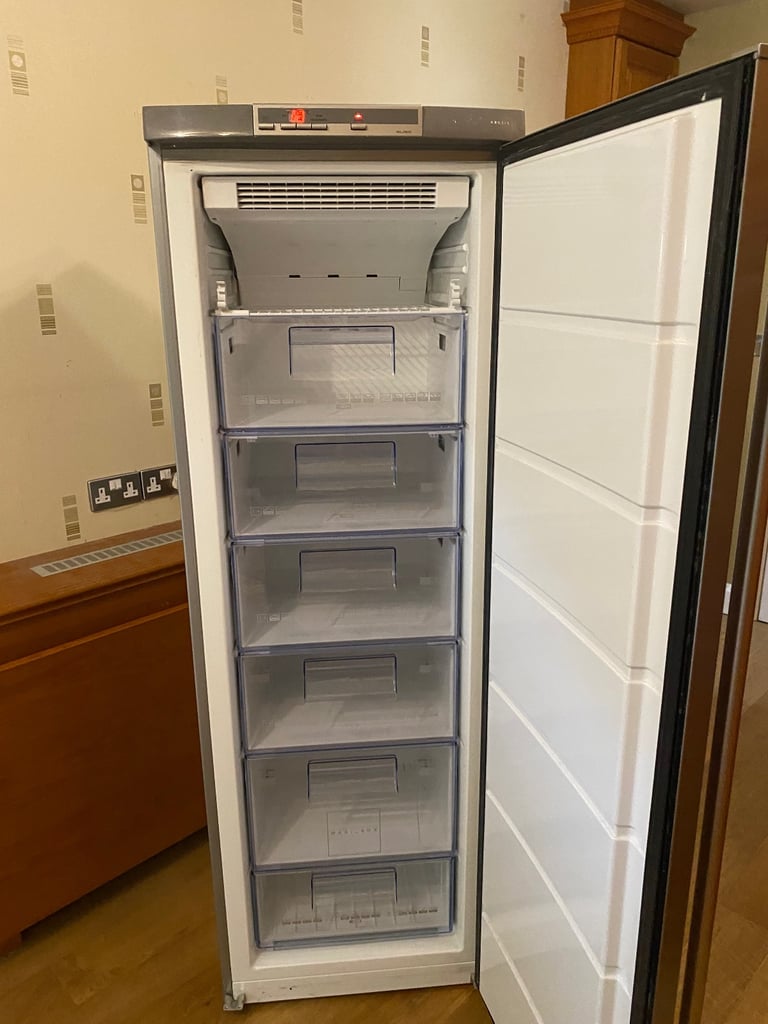 AEG A75278GA Freestanding Freezer