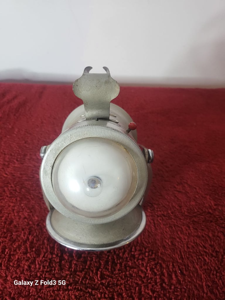 Vintage Unique Shape Iron Eveready Brand Battery Lamp , Collectible