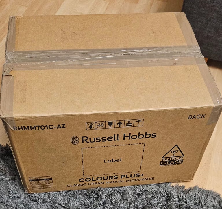 Russell Hobbs RHMM701C 17L 700w Cream Solo Manual Microwave with 5 Power Levels, Ringer & Timer,