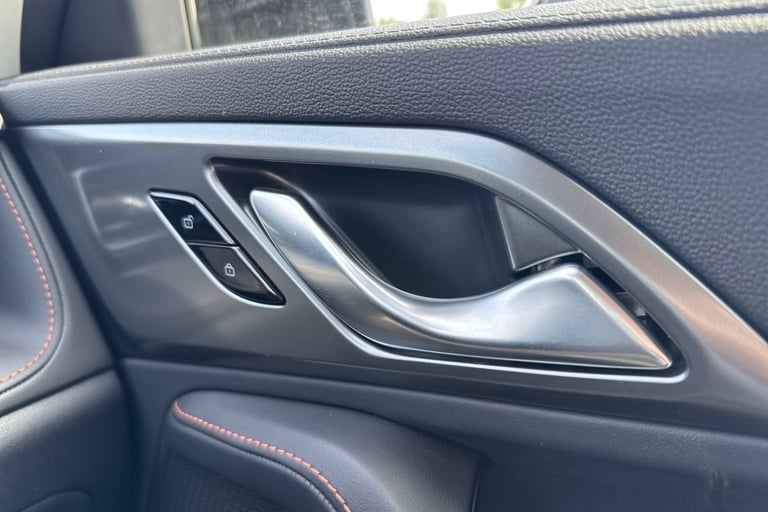 2025 MG MG HS 1.5 T-GDI PHEV Trophy 5dr Auto Hatchback Petrol Parallel PHEV Automatic