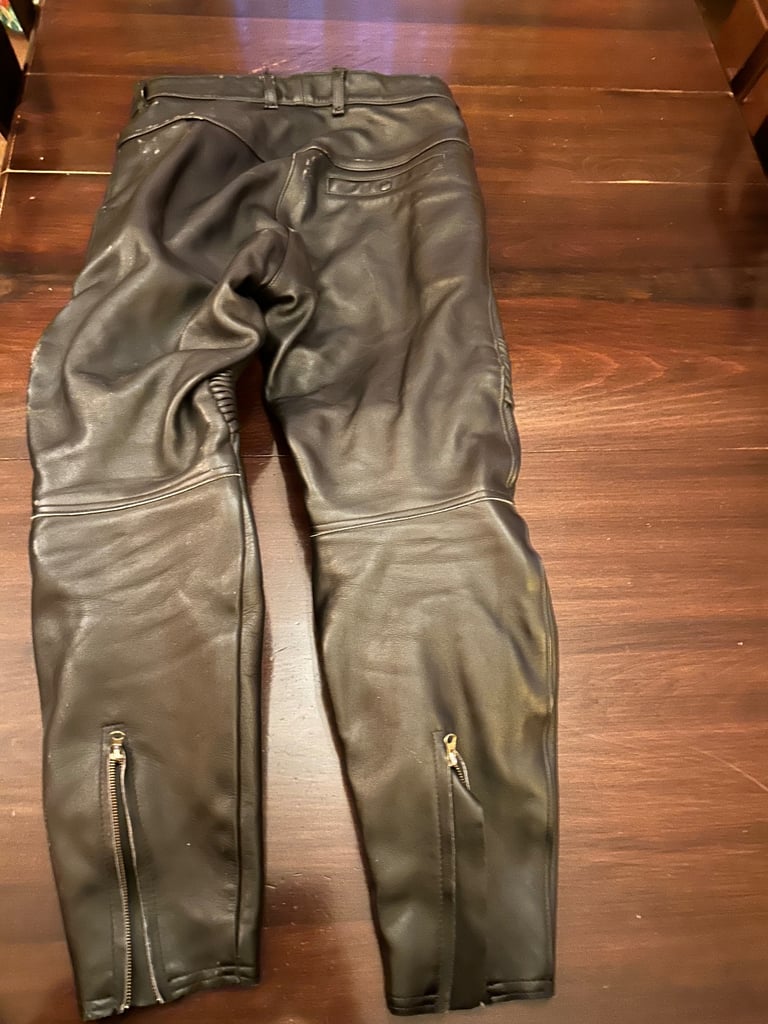 Leather trousers 