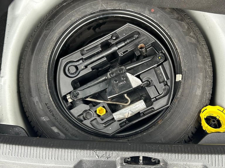 2011 Peugeot 207 1.4 VTi Sportium Euro 5 5dr HATCHBACK Petrol Manual