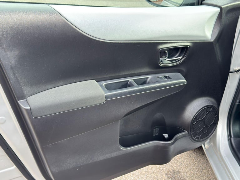  Toyota Yaris 1.5 VVT-h T Spirit CVT Euro 5 5dr Petrol/Electric Hybrid Automatic