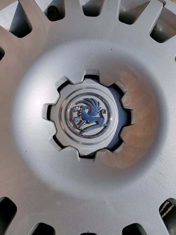VAUXHALL WHEEL CAP FOR 15" WHEEL £20ono CAN VIEW BEFORE BUYING