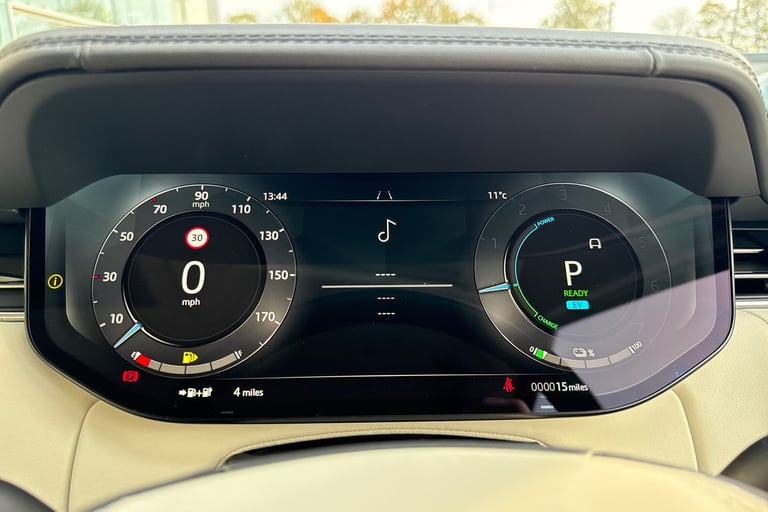 2025 Land Rover Range Rover 3.0 P460e 38.2kWh Autobiography Auto 4WD Euro 6 (s/s) 5dr SUV Automatic