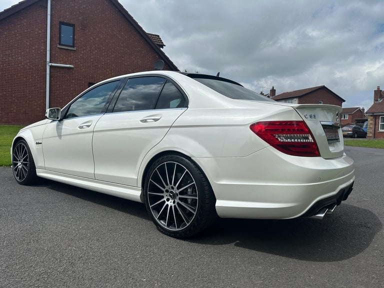 *** 2012 Mercedes-Benz C63 AMG 6.2 V8 460 BHP *** SUN-ROOF 
