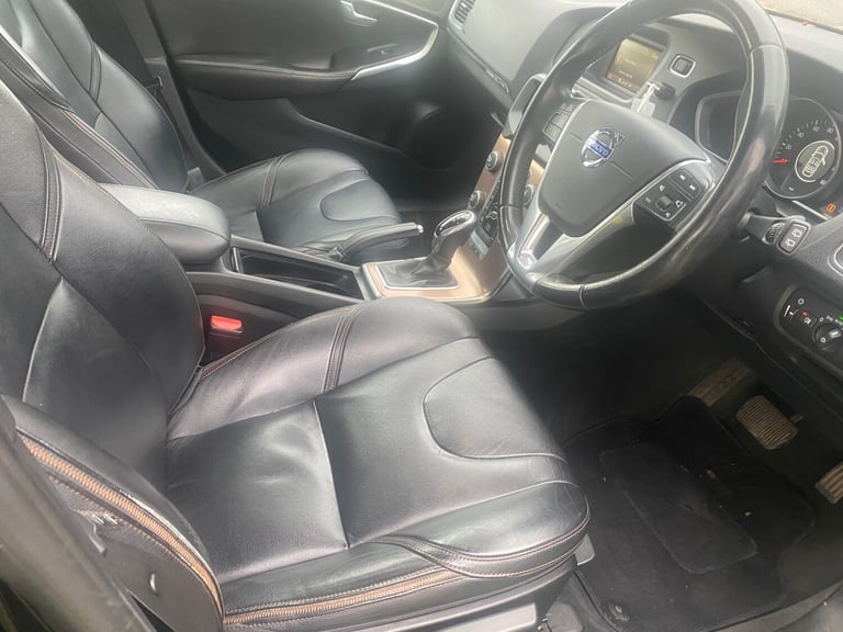 2015 Volvo V40 D2 Cross Country Lux 5dr Powershift HATCHBACK Diesel Automatic