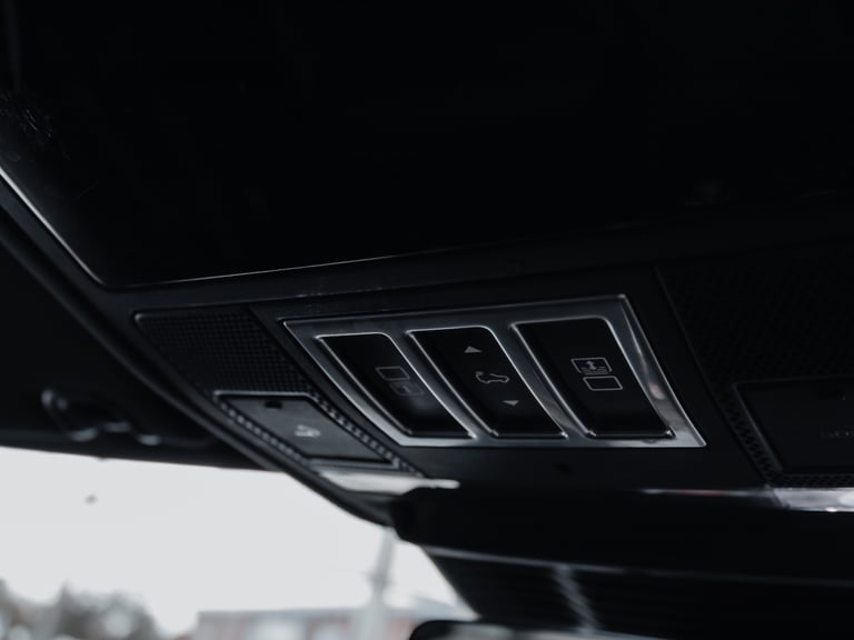 2021 Land Rover Discovery 3.0 D300 R-Dynamic HSE 5dr Auto Station Wagon Diesel Automatic