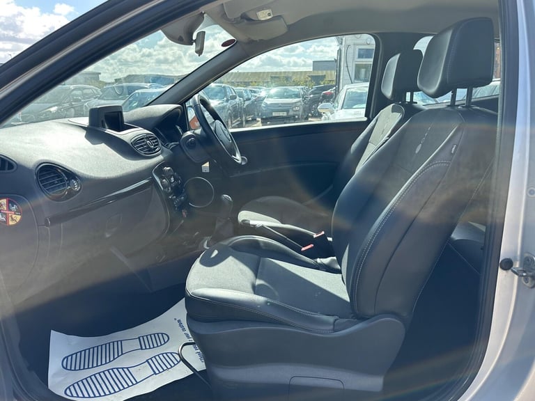 2012 Renault Clio 1.2 Dynamique TomTom Euro 5 3dr HATCHBACK Petrol Manual