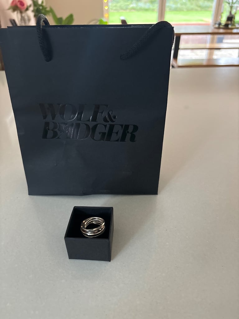 Beautiful silver ring BNIB