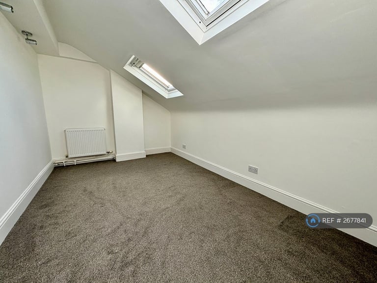 2 bedroom flat in Overnhill Road, Bristol, BS16 (2 bed) (#2677841)