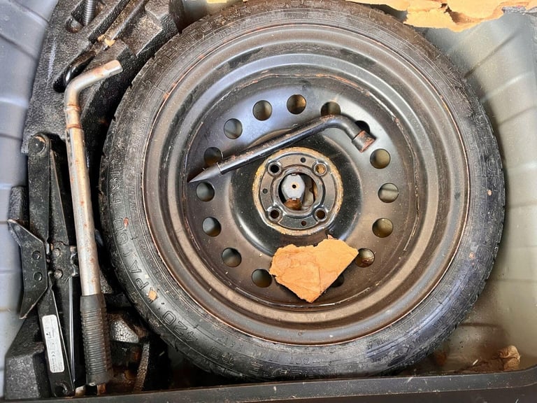 2010 Nissan Note 1.6 16V Tekna Auto Euro 4 5dr MPV Petrol Automatic