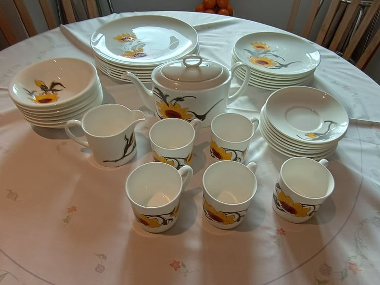 Wedgewood Bone China - Susie Cooper Design - Black Eyed Susan.