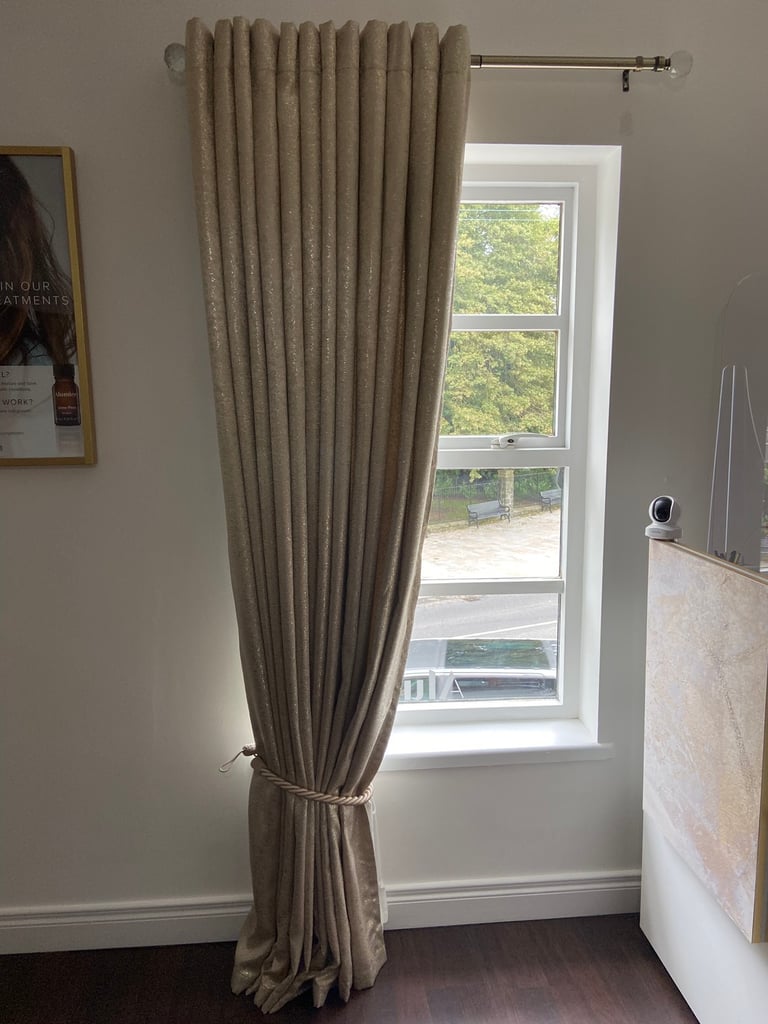 Heavy curtains for Sale | Curtains, Blinds & Window Fixtures | Gumtree