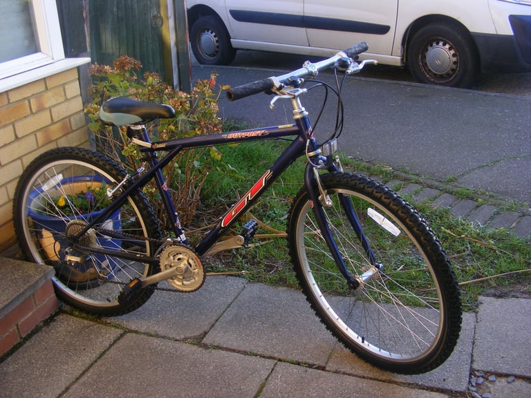 GT OUTPOST 26" WHEEL BIKE 16" FRAME IN GREAT WORKING CONDITION