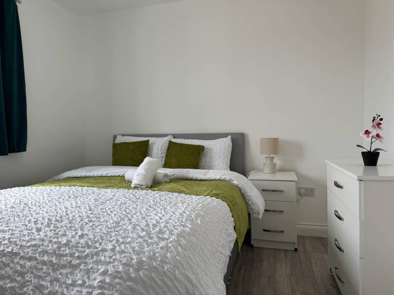 Emergency Accommodation in NORTHFIELD , BIRMINGHAM, Double Room available.