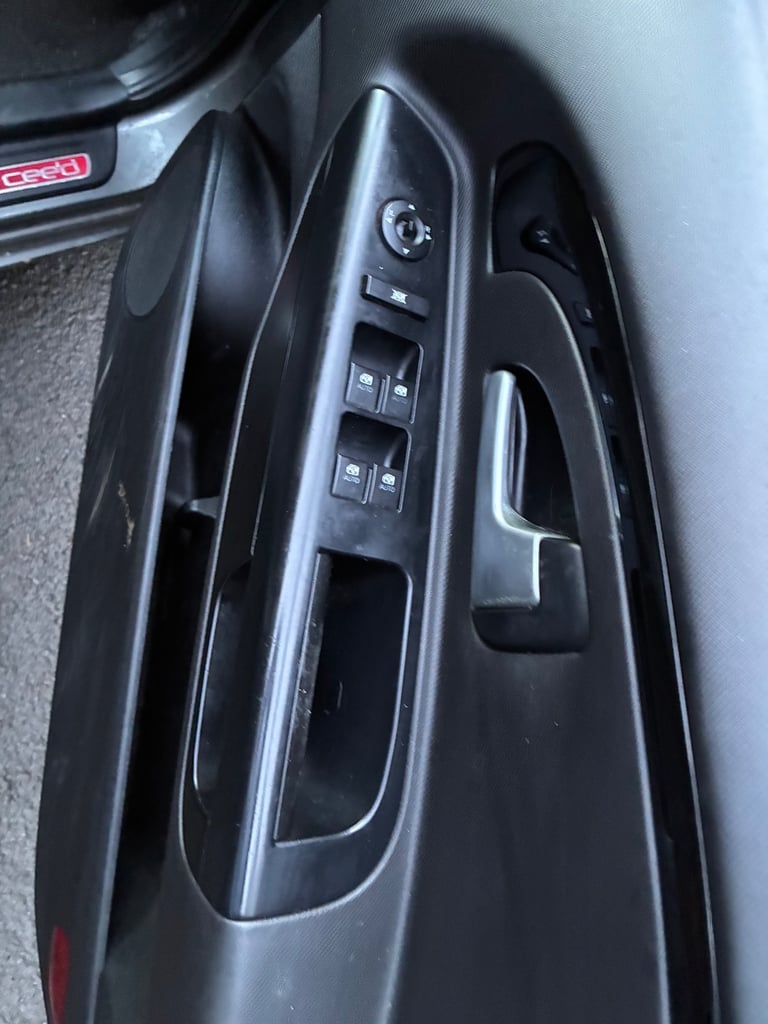 Kia, CEED, Hatchback, 2011, Manual, 1591 (cc), 5 doors