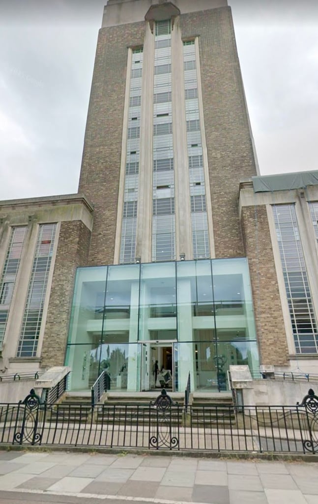 ***Spacious 2 Bedroom Flat Available***