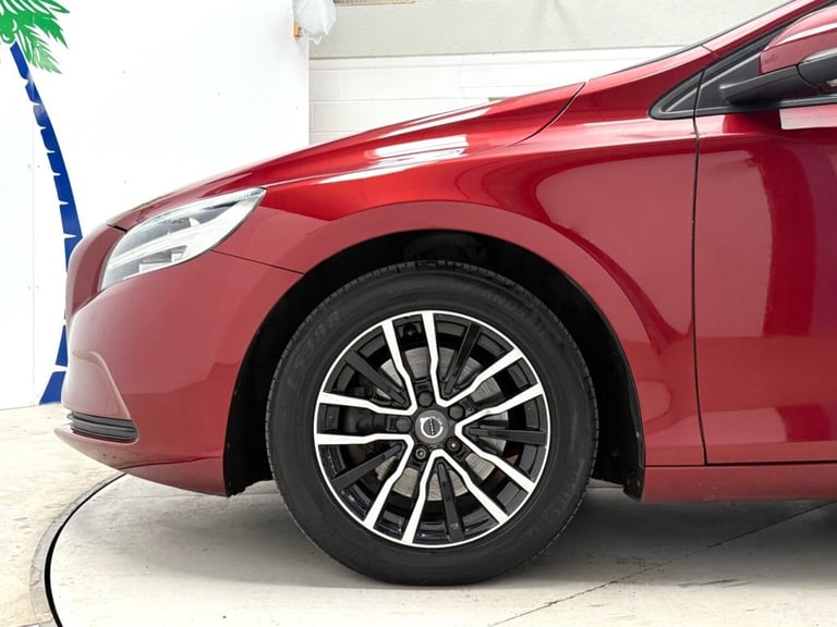 2017 17 VOLVO V40 2.0 T2 MOMENTUM HATCHBACK 5DR PETROL MANUAL EURO 6 (S/S) (122 