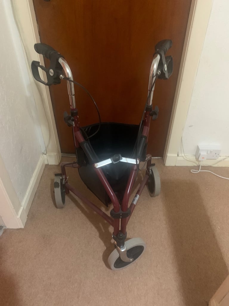 Mobility 3 wheeler Walker 
