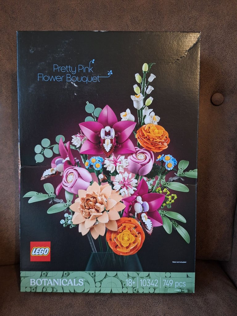 image for Lego Pretty Pink Flower Bouquet Kit 10342 Botanical Collection 749 pieces NEW