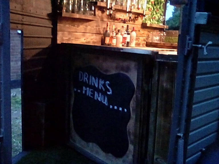 Gin/beer bar Great opportunity to earn extra cash