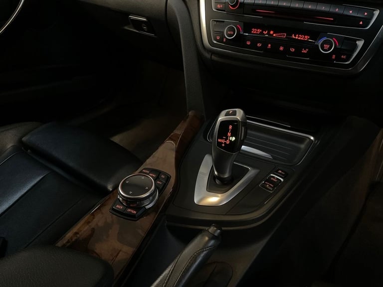 2013 BMW 3 Series 320d Luxury 5dr Step Auto ESTATE DIESEL Automatic