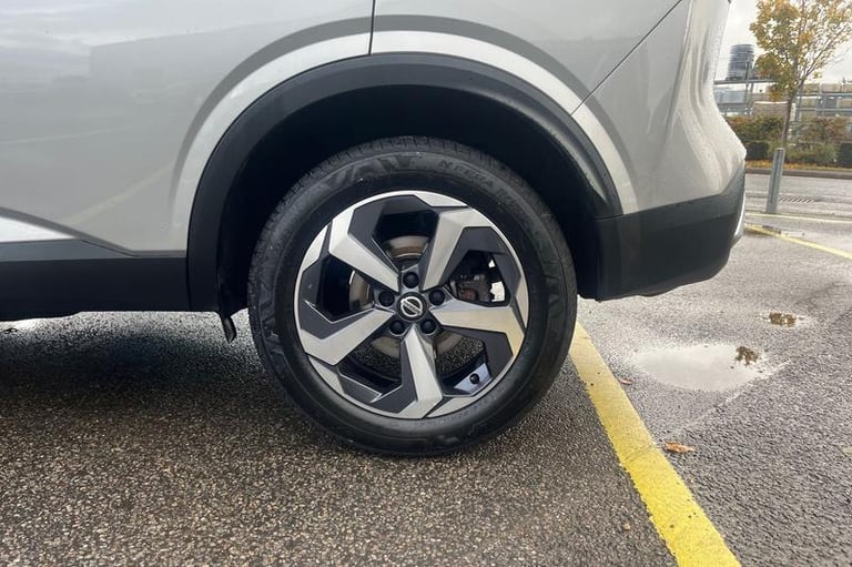 2021 Nissan Qashqai 1.3 DiG-T MH N-Connecta [Glass Roof] 5dr Manual Hatchback Petrol Manual