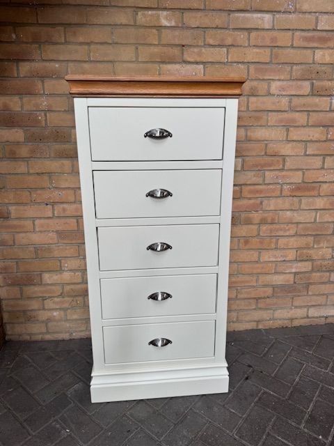 BRAND NEW EX-DISPLAY SOLID OAK FURNITURE - CLOSING DOWN SALE 