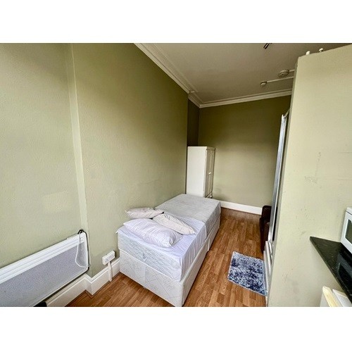 Single Semi-Studio in Claverton Street, SW1V 3AU, Victoria/Pimlico ** Bills Inc