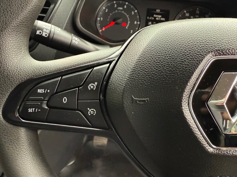 22 reg RENAULT TRAFIC 28 2.0 B/DCI 130 BHP SL BUSINESS+ panel van ( VAT INCLUDE 