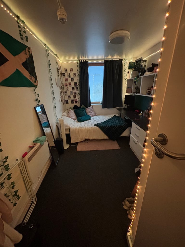 Standard en suite room for rent - all bills included