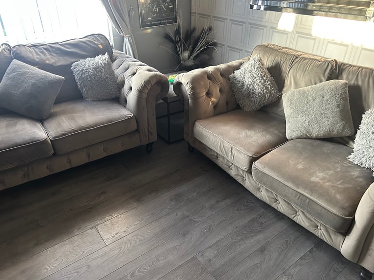 image for Chesterfield couches