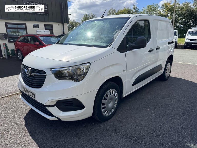 image for 2020 Vauxhall Combo 2300 1.5 Turbo D 100ps H1 Sportive Van Panel Van Diesel Manual
