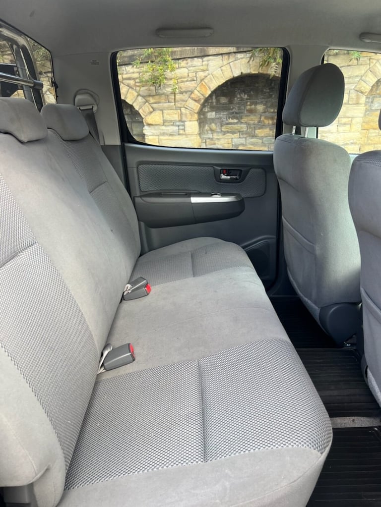 2013 Toyota Hilux 3.0 D-4D Invincible Pickup Double Cab 4dr Diesel Manual 4WD Euro 5 (171 ps) PIC...