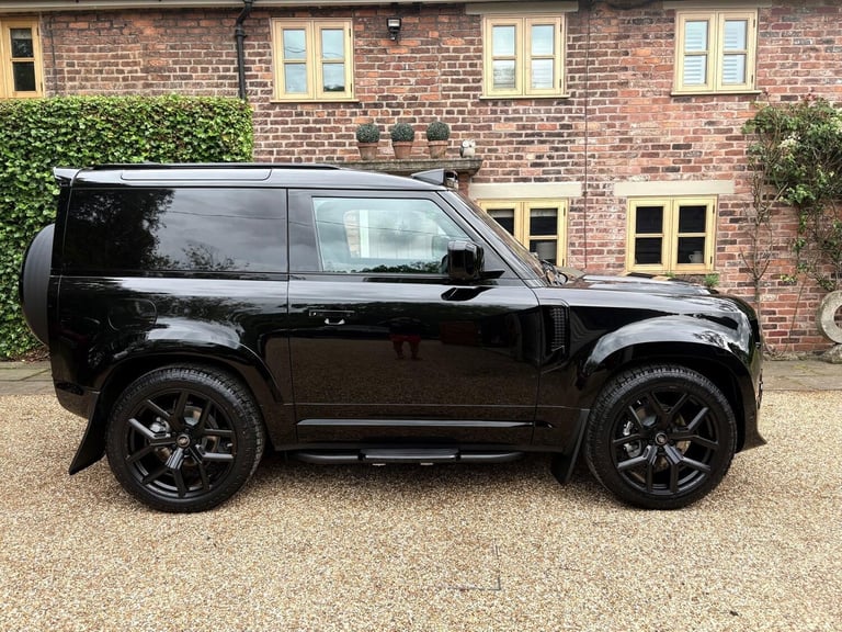 2025 Land Rover Defender 2025 3.0 D250 Hard Top X-Dynamic SE Auto PANEL VAN Diesel Automatic