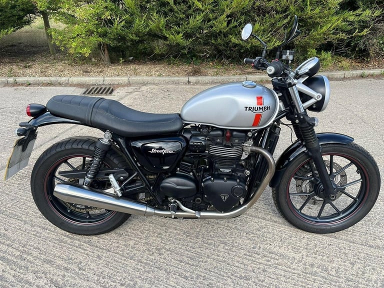 2017 17 TRIUMPH BONNEVILLE STREET TWIN 900 SILVER RETRO NAKED HPI CLEAR