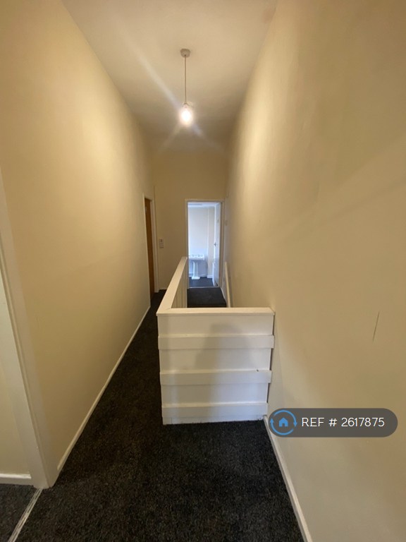 3 bedroom house in Oldham Road, Royton, Oldham, OL2 (3 bed) (#2617875)