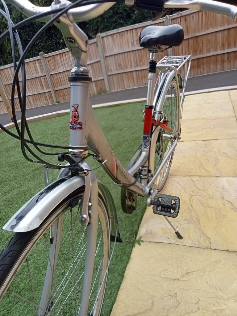 Ladies Raleigh Pioneer Airlite City Bike.