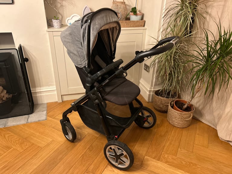 Stylish Limited Edition Silver Cross Pram/ Pushchair, grey with stunning fur liner